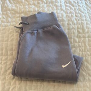 Nike women’s light purple Sweatpants